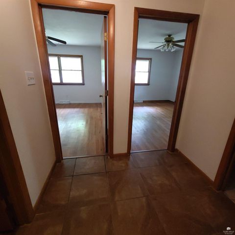 3118 SE Illinois Avenue, Topeka, KS 66605