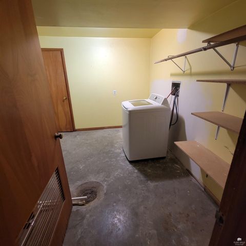 3118 SE Illinois Avenue, Topeka, KS 66605