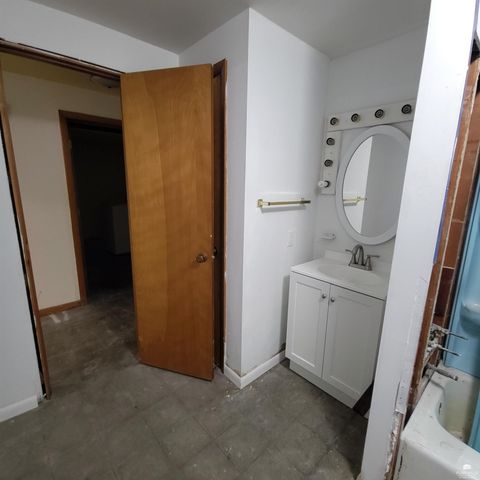 3118 SE Illinois Avenue, Topeka, KS 66605