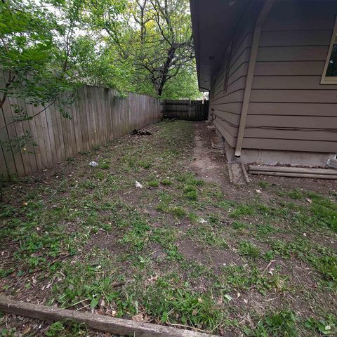 3118 SE Illinois Avenue, Topeka, KS 66605