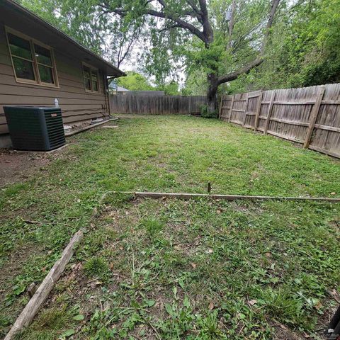 3118 SE Illinois Avenue, Topeka, KS 66605