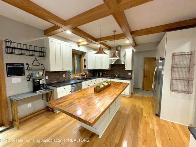 1020 Cherry Valle Lane, Williamston, MI 48895