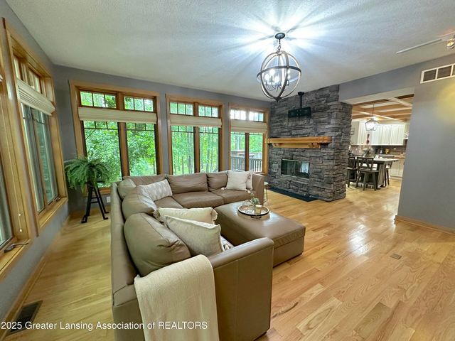 1020 Cherry Valle Lane, Williamston, MI 48895