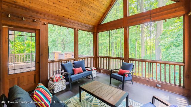 1020 Cherry Valle Lane, Williamston, MI 48895