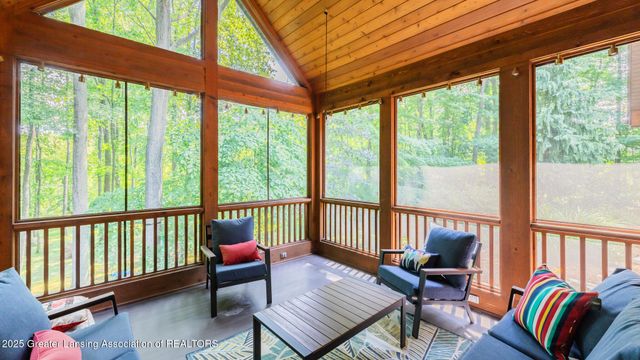 1020 Cherry Valle Lane, Williamston, MI 48895