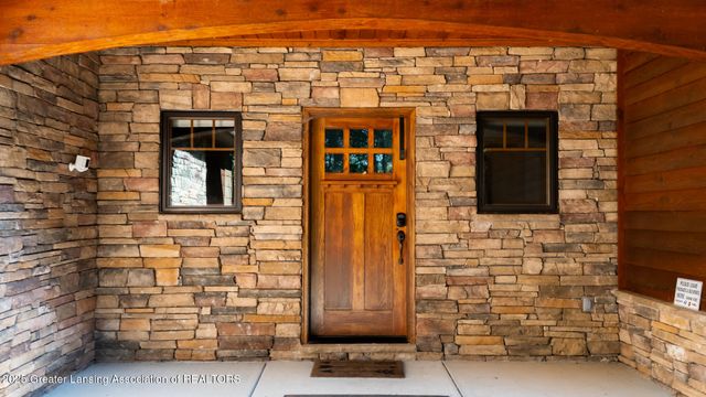 1020 Cherry Valle Lane, Williamston, MI 48895