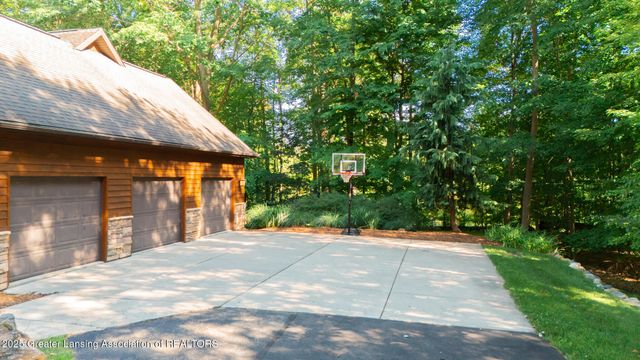 1020 Cherry Valle Lane, Williamston, MI 48895