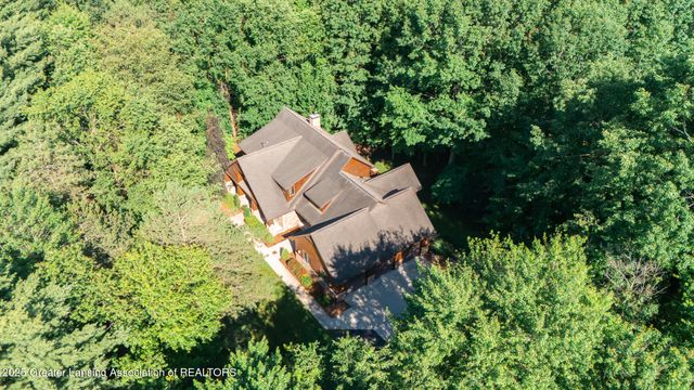 1020 Cherry Valle Lane, Williamston, MI 48895