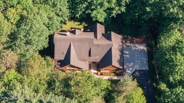 1020 Cherry Valle Lane, Williamston, MI 48895