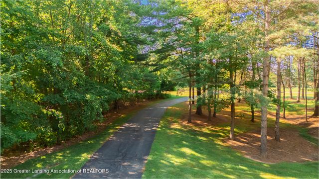 1020 Cherry Valle Lane, Williamston, MI 48895