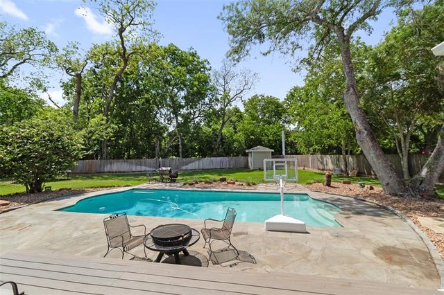 2215 Pecan Lake Drive, Richmond, TX 77406