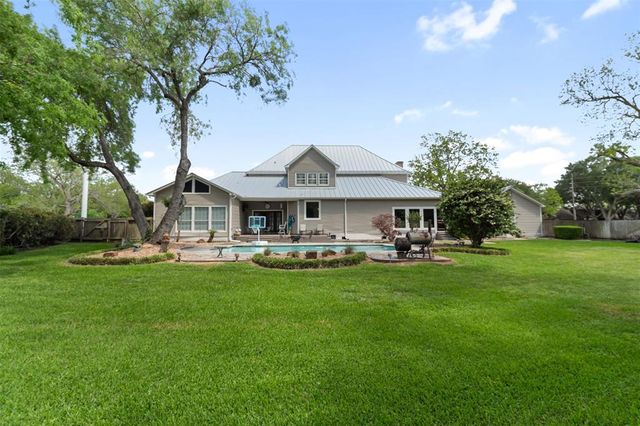 2215 Pecan Lake Drive, Richmond, TX 77406