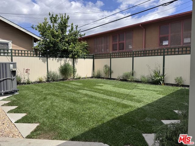 2180 W 31st Street, Los Angeles, CA 90018