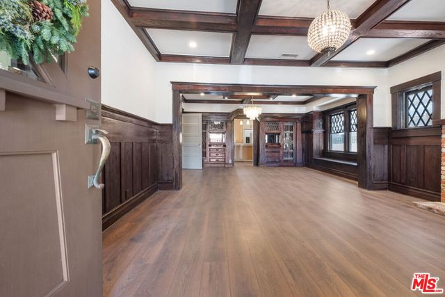 2180 W 31st Street, Los Angeles, CA 90018