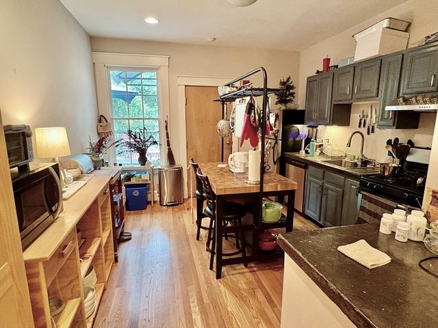 34 Walker St. 1, Cambridge, MA 02138