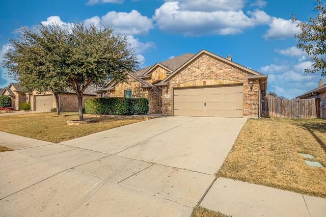 676 Fossil Wood Drive, Saginaw, TX 76179