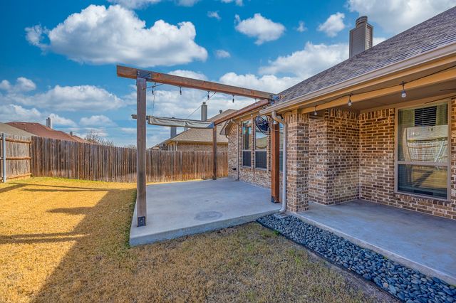 676 Fossil Wood Drive, Saginaw, TX 76179