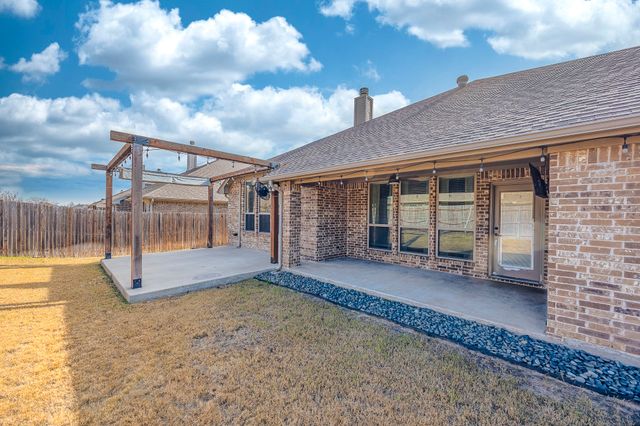676 Fossil Wood Drive, Saginaw, TX 76179