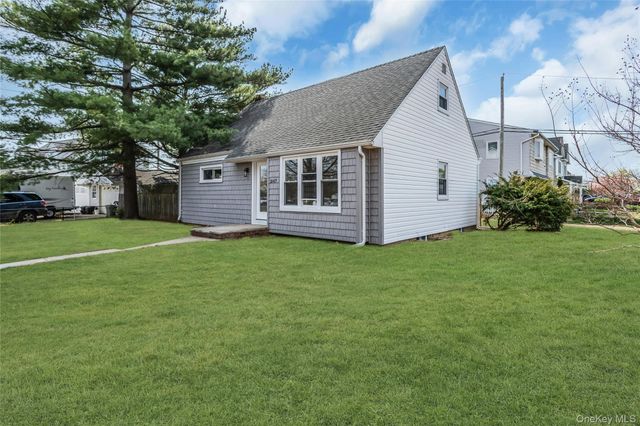 1047 Windermere Road, Franklin Square, NY 11010