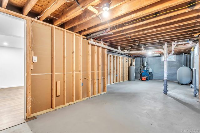 1047 Windermere Road, Franklin Square, NY 11010