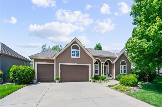 2716 SW ARTHUR Drive, Lee's Summit, MO 64082
