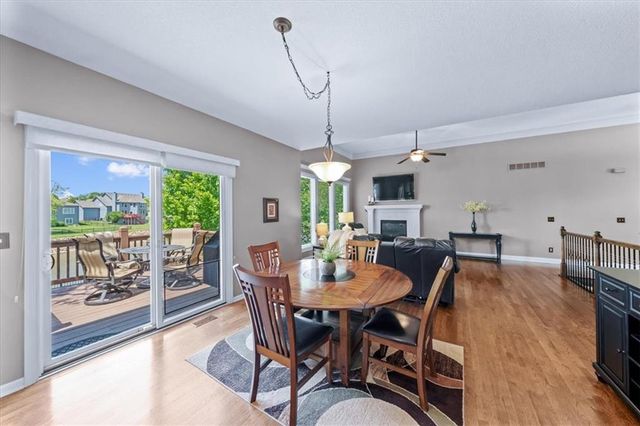 2716 SW ARTHUR Drive, Lee's Summit, MO 64082