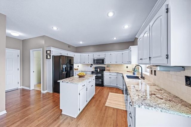 2716 SW ARTHUR Drive, Lee's Summit, MO 64082