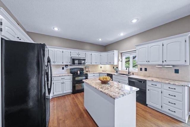 2716 SW ARTHUR Drive, Lee's Summit, MO 64082