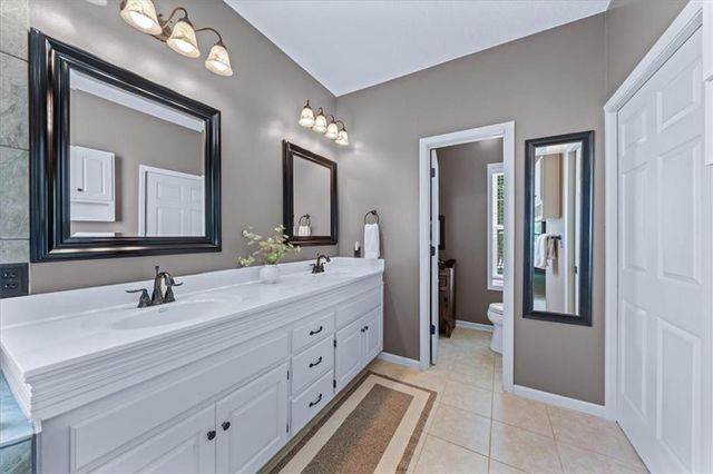 2716 SW ARTHUR Drive, Lee's Summit, MO 64082