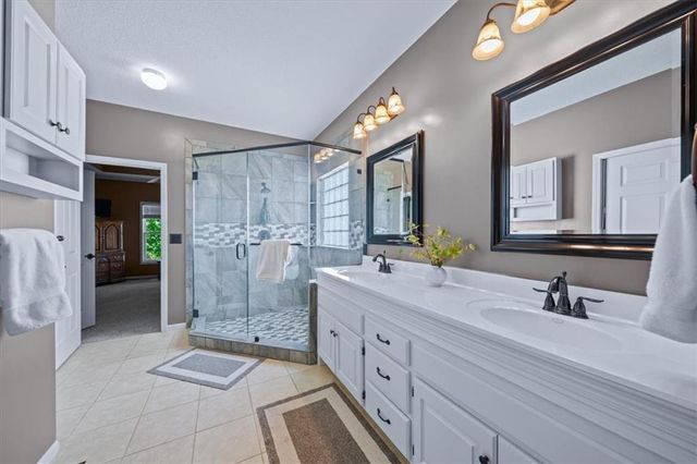 2716 SW ARTHUR Drive, Lee's Summit, MO 64082