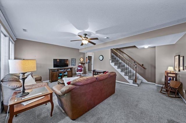 2716 SW ARTHUR Drive, Lee's Summit, MO 64082