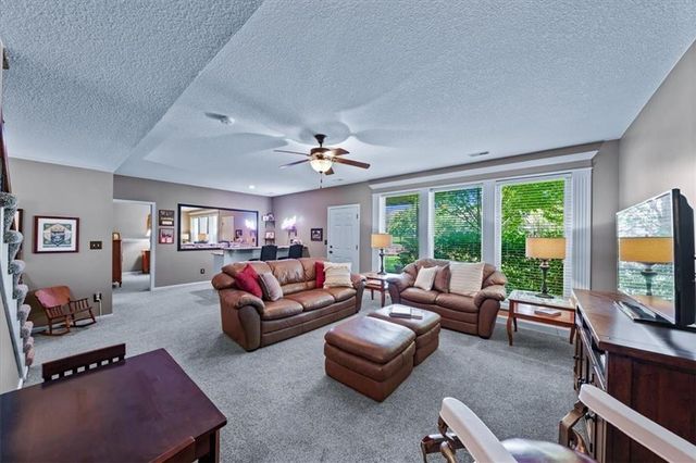 2716 SW ARTHUR Drive, Lee's Summit, MO 64082