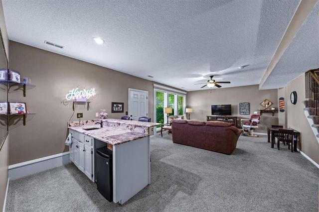 2716 SW ARTHUR Drive, Lee's Summit, MO 64082