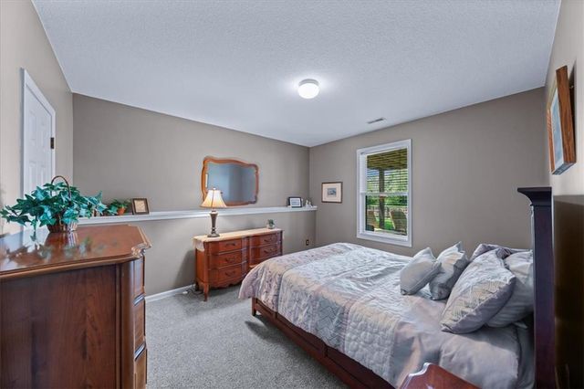 2716 SW ARTHUR Drive, Lee's Summit, MO 64082