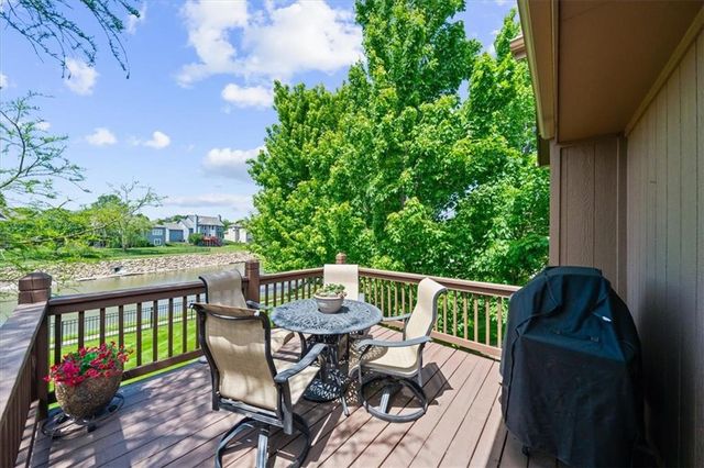 2716 SW ARTHUR Drive, Lee's Summit, MO 64082