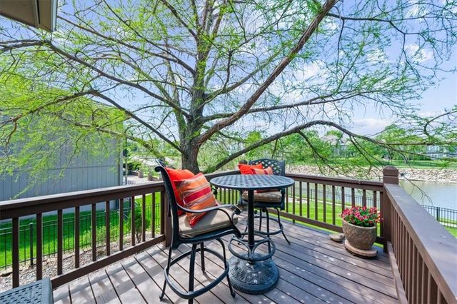 2716 SW ARTHUR Drive, Lee's Summit, MO 64082