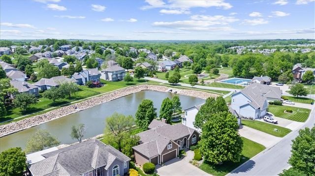 2716 SW ARTHUR Drive, Lee's Summit, MO 64082