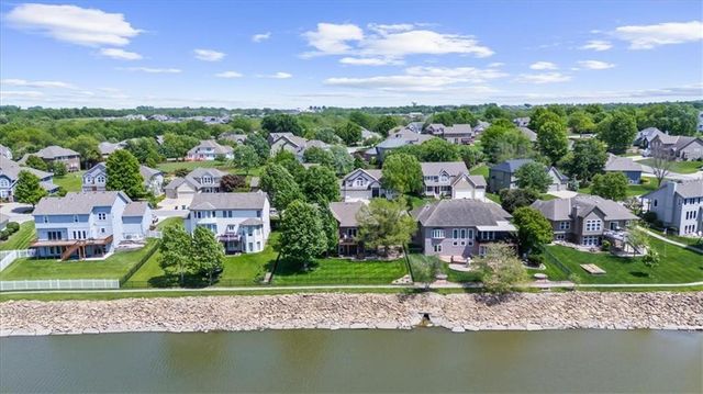 2716 SW ARTHUR Drive, Lee's Summit, MO 64082