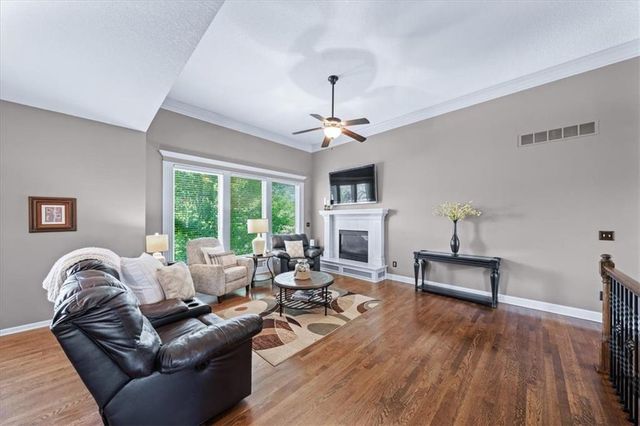 2716 SW ARTHUR Drive, Lee's Summit, MO 64082