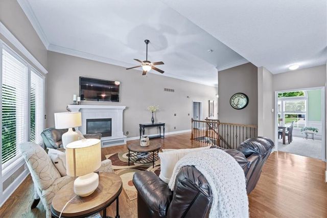 2716 SW ARTHUR Drive, Lee's Summit, MO 64082
