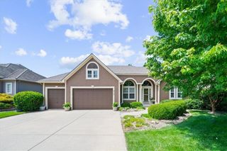 2716 SW ARTHUR Drive, Lee's Summit, MO 64082