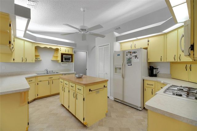 335 RIVER GLASS COURT, Leesburg, FL 34788