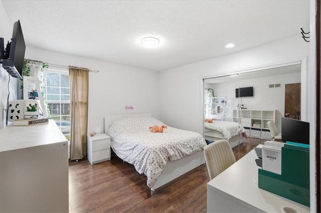 3012 NW 55th Street, Kansas City, MO 64152