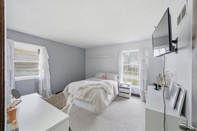 3012 NW 55th Street, Kansas City, MO 64152