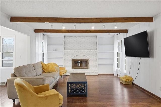 3012 NW 55th Street, Kansas City, MO 64152