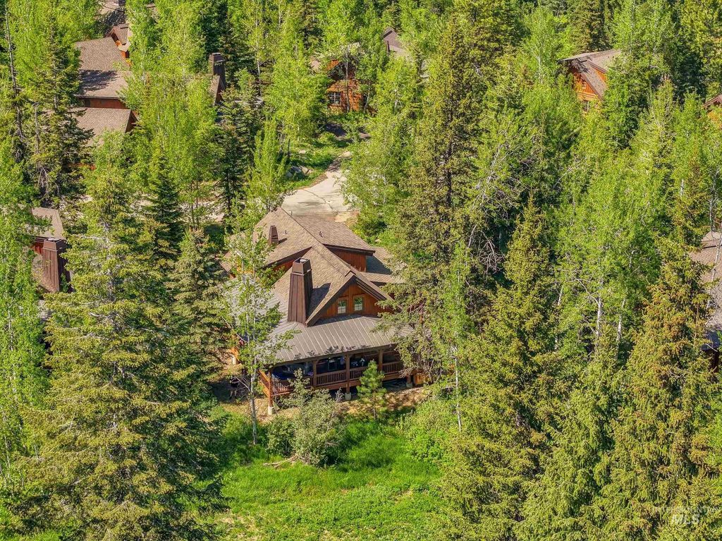 131 Twin Creeks Court, Donnelly, ID 83615 photo 2