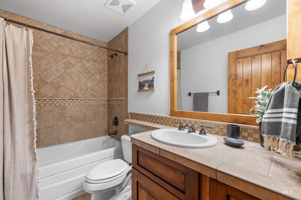 131 Twin Creeks Court, Donnelly, ID 83615 photo 23