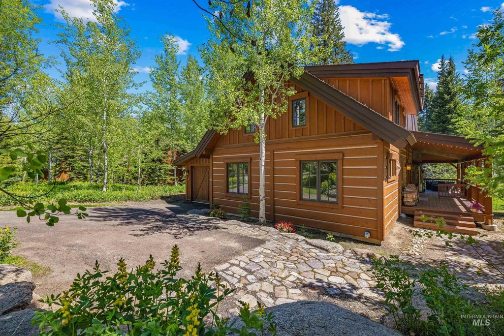 131 Twin Creeks Court, Donnelly, ID 83615 photo 4