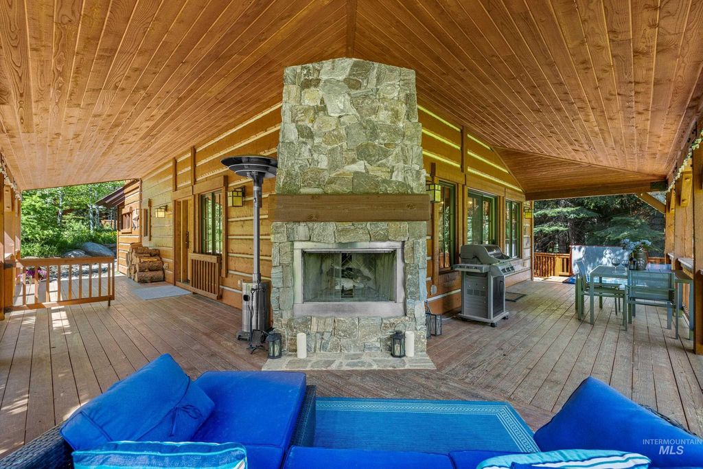 131 Twin Creeks Court, Donnelly, ID 83615 photo 5