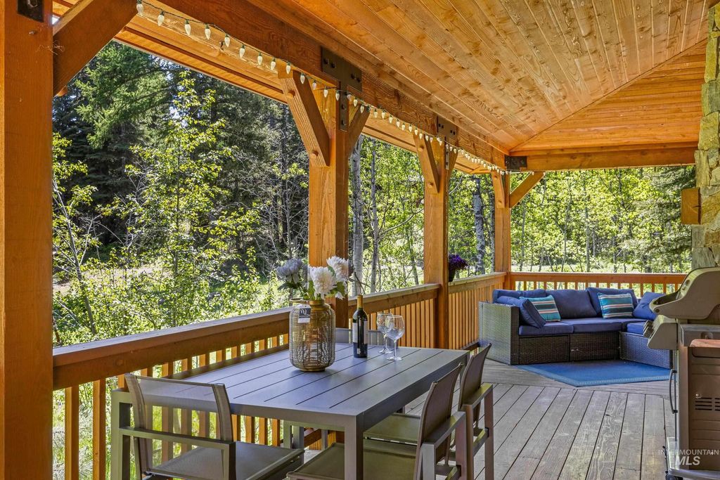 131 Twin Creeks Court, Donnelly, ID 83615 photo 6